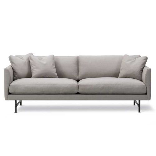 Calmo 2 persones sofa, lyst stof, kan anvendes til indretning af lounge