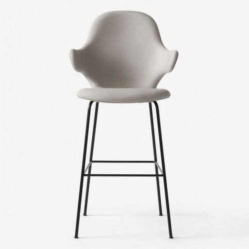 JH17 høj Catch barstol i hvid, hygge og enkelhed kombineret med et glimt af humor