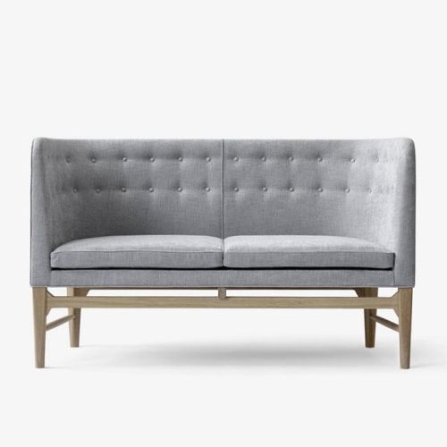 Mayor AJ6 2 pers. sofa i grå og hvidolieret eg, enkel men med mange smukke detaljer