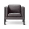 2334 loungestol i sort læder, til indretning af hoteller, loungeområder m.v.