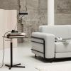 Silver sofa og stol gør det muligt at indrette et kompakt loungeområde selv i små rum