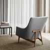 A-Chair Wood Base, af designeren Jens Risom, til indretning af hoteller, lobbyer m.m.