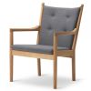 1788 lænestol, lys grå lounge stol, til klassisk indretning af hotel eller advokatkontor