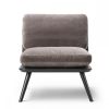 Spine Lounge Suite Chair Petit, i grå stof, kan anvendes til indretning af det uformelle kontormiljø
