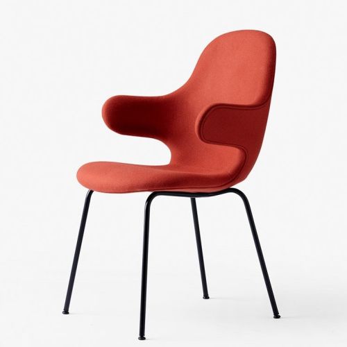 Catch JH15 stol i orangerød med sorte ben, designet af Jaime Hayón