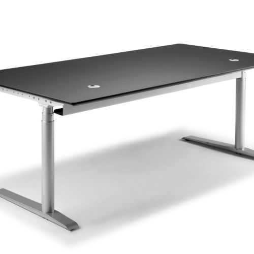 Quadro skrivebord med sort bordplade med indbygget kabelbakke