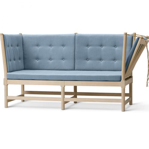 Børge Mogensen Tremmesofa, smuk sofa, smart sofa i blåt stof, få rådgivning vedr. indretning af reception, hotel mv.