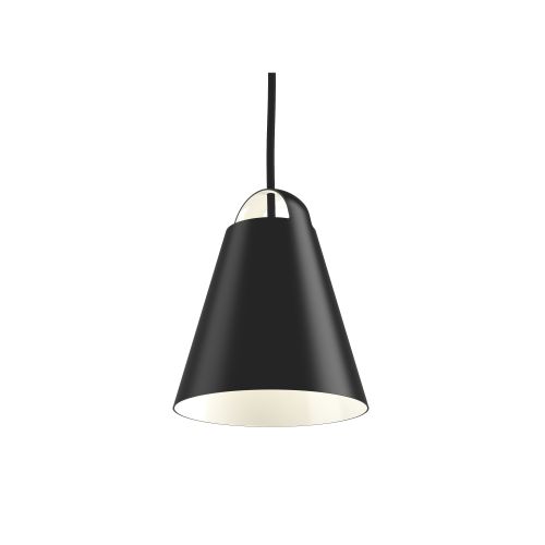 Above lampe, sort pendel, er udviklet i et enkelt design i fire størrelser