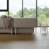 Noa modulsofa består af diskrete former og flotte detaljer, der giver sofaen et moderne designudtryk