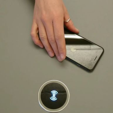 Trådløs USB-oplader i skrivebord