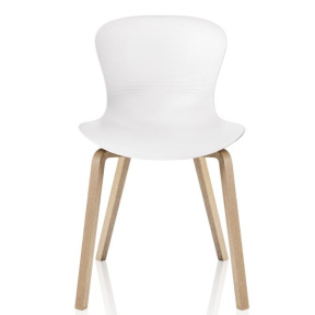 5596 nap chair with wooden legs1-min