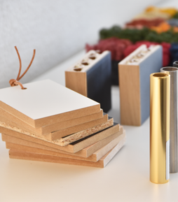 Designprøver, farver og metal til valg af indretning