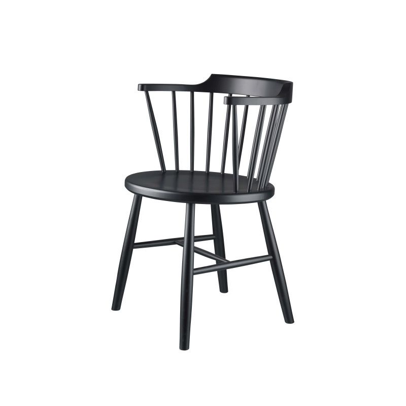 J18 i sort er en elegant designklassiker