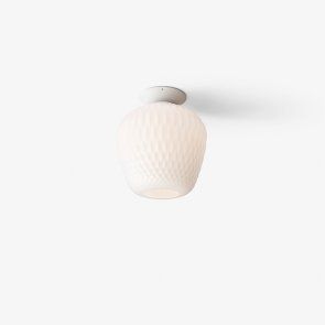 Blown SW5 loftlampe i opal mundblæst glas, kaster et blødt lys med et enestående mønster