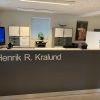 Skranker med skærm mellem