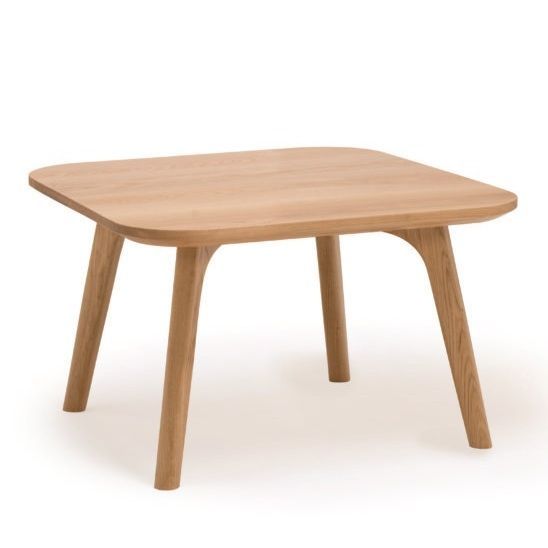 Harc Tub Tables, kvadratisk 4-benet træbord med skrå kant, velegnet til venteværelser, mødelokaler eller loungeområder