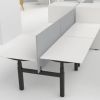 Raw bench skrivebord med hæve- og sænkefunktion og soft bordskærm