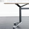 Butterfly bord, den smukke fod er i poleret aluminium, hvilket sikrer stor slidstyrke