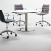 S10 konferencestol i sort og grå stofbetræk, kan anvendes til indretning af mødelokalet