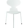 Myren™ af Arne Jacobsen, her vist med 3 ben og i hvid.
