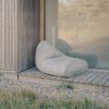 Sitt sækkestol i grå er en komfortabel sækkestol, der kan bruges både inde- og udendørs