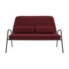 Nola sofa i rød kan placeres enkeltvis i rummet eller sammen f.eks. med andre Nola møbler