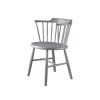 J18 stol i lysegrå har et stilrent og enkelt udtryk