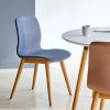 Gate Reflect stol med træben kan anvendes i kantinen, mødelokalet eller på kontoret.