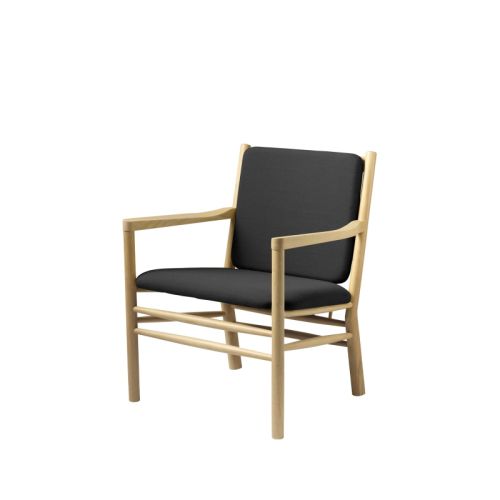 J147 lænestol er designet af Erik Jørgensen