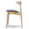 CH 33 stol, sort læder, Design: Hans J Wegner. Carl Hansen & Søn. kan anvendes til indretning af konferencelokale