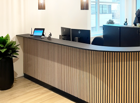 Lamelskranke i klinik med sort detalje