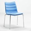 S10 stol med blåt stolesæde, kan anvendes til indretning af kontor