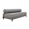 Sleep sofa i grå/sort kan let flyttes og placeres, da der er hjul på bagbenene