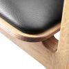 J175 Åstrup stol har flotte detaljer