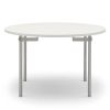 CH388, rundt spisebord i hvid med rustfrit stål. Design Hans J. Wegner, Carl Hansen & Søn, kan anvendes til indretning af mødelokale
