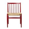 J80 stol er en klassisk spisestol i massiv træ og med sæde i papirflet, fås i mange farver.