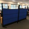 AKUPRO+ skærmvæg, stilfuld skærmvæg i blå, kan anvendes til indretning af kontorfællesskab eller afdelingskontor