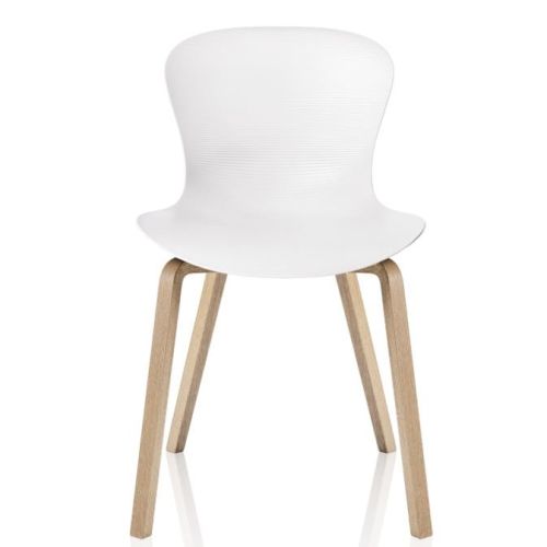 NAP stol, hvid, med træben i eg, kan anvendes som caféstol
