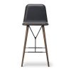 Spine Wood Base Barstool, sort læder, af Space Copenhagen, kan anvendes til indretning VIP rum