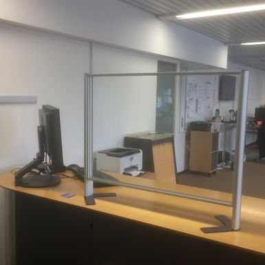 AKUPRO skærm i plexiglas til virksomhed