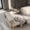 Wood sofa har flotte detaljer såsom en rygramme, hvor det f.eks. er muligt, at placere en bog eller lampe