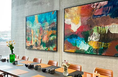 Kunst på 2 akustikbilleder i mødelokale