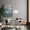 Musling™ pendel en elegant lampe over bordet.