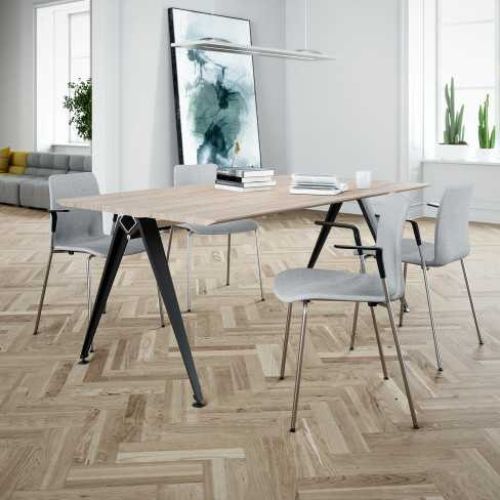 GRIP Wood bord, de tangformede ben er lavet af støbt aluminium, designet af Troels Grum-Schwensen, få rådgivning vedr. indretning