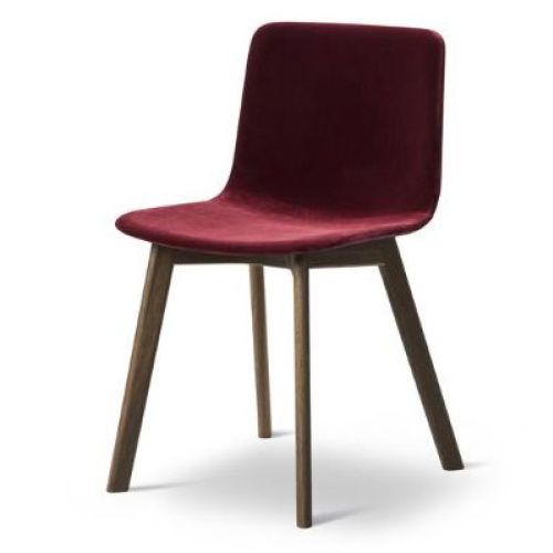 Pato stol med træben, skal stol med eksklusiv polstring, elegant og luksuriøst look, kan anvendes til mødelokaler