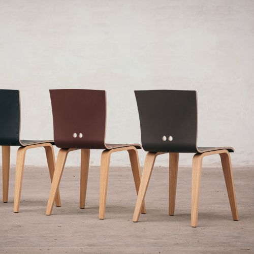 Log wood er en stol i et elegant og tidløst design
