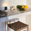 Betty barstol fra &Tradition er designet af Thau og Kallio.