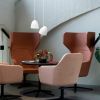Harc Tub loungestol velegnet til venteværelser, mødelokaler eller loungeområder