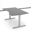 Flow skrivebord, pladerne fås i højtrykslaminat, linoleum, nanolaminat eller Cube Color