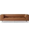 Delphi sofa kan fås med stel i børstet aluminium eller olieret eg og læder eller stof i flere farver.